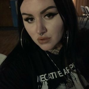 Meet your Posher, Chloe